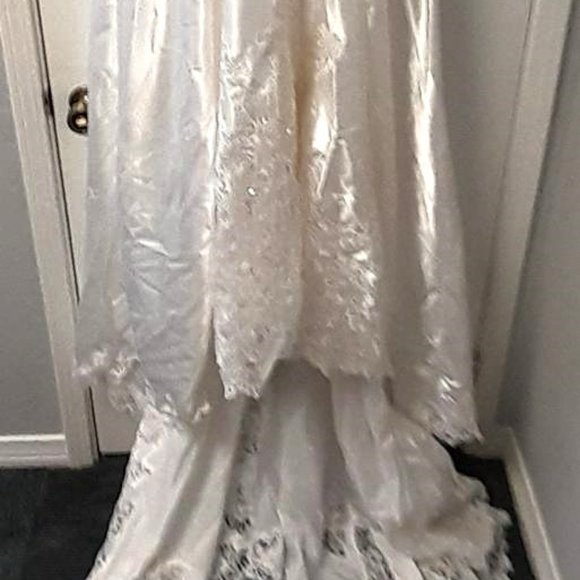 ALFRED ANGELO WEDDING GOWN / SIZE 12 - Picture 5 of 7